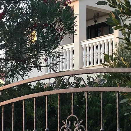 In Privlaka Mit Garten, Grill Und Terrasse Dom wakacyjny