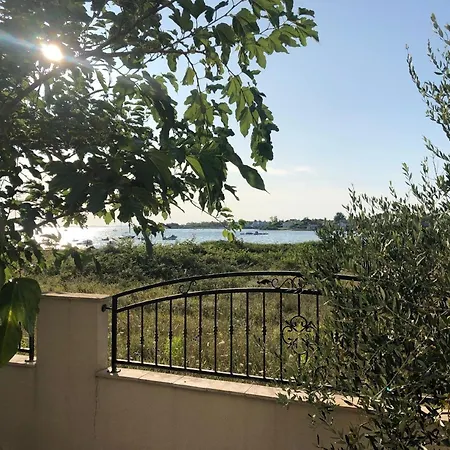 In Privlaka Mit Garten, Grill Und Terrasse Casa vacanze *